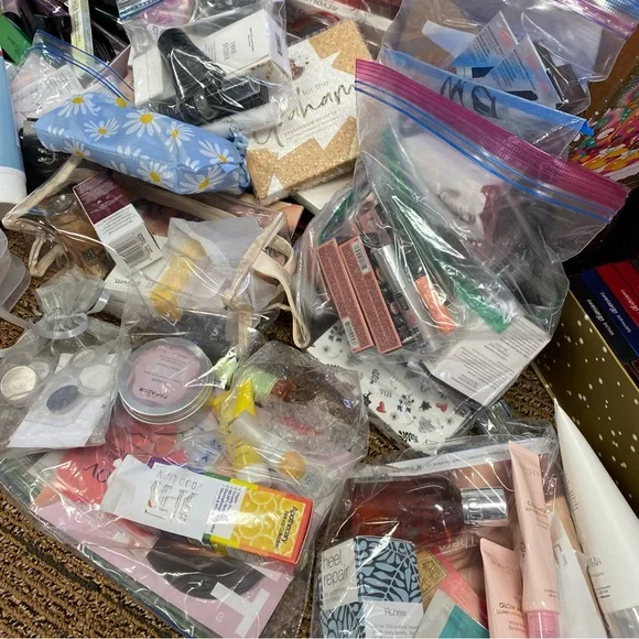 MYSTERY BOX ❤️CURATED❤️Beauty SKINCARE MAKEUP HAIRCARE BATH SPA $277-$299 MSRV - Picture 7 of 16